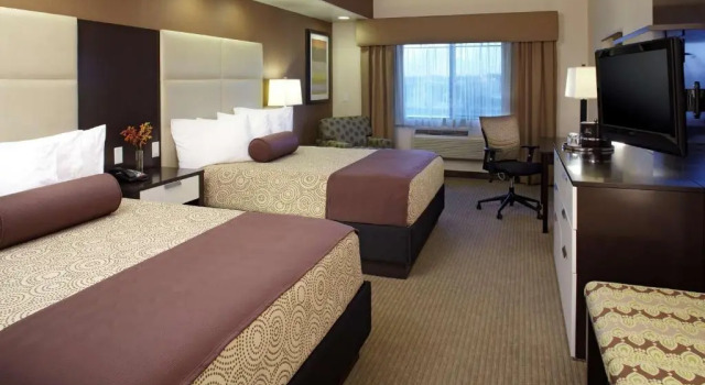 Четырёхместный номер Deluxe Best Western Plus Lackland Hotel and Suites