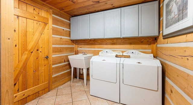 Номер Standard Family Adventure Lodge 5 Bedroom Cabin by RedAwning