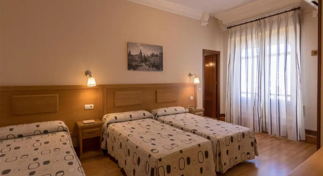 Трёхместный номер Standard Hostal Santillan