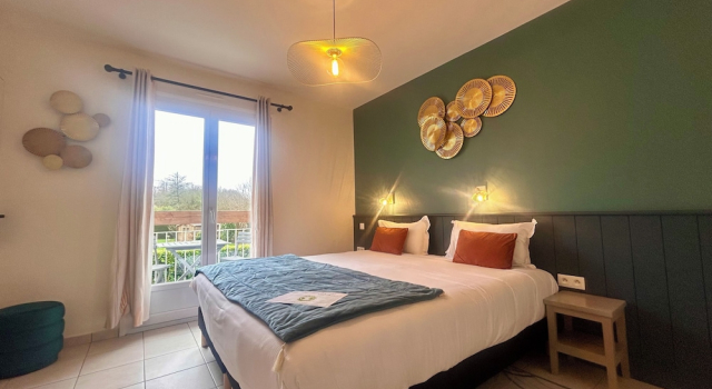 Двухместный номер Comfort с балконом BRIT HOTEL CONFORT Lannion vers Perros-Guirec