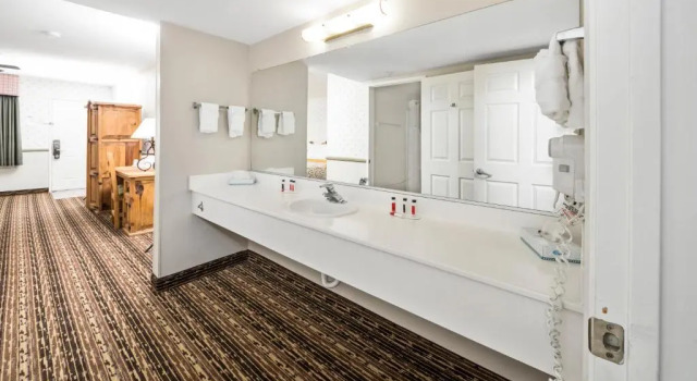 Номер Standard Days Inn by Wyndham Lebec