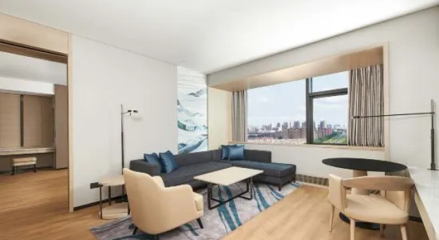 Люкс Deluxe Courtyard by Marriott Changchun