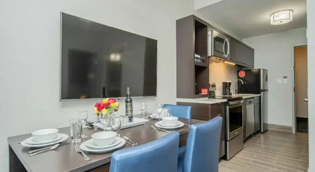 Четырёхместный люкс c 1 комнатой TownePlace Suites by Marriott Brantford and Conference Centre