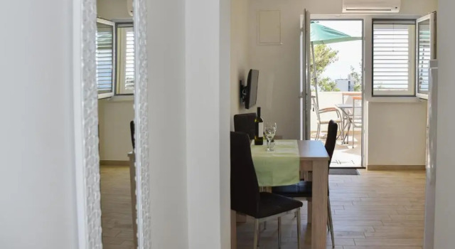 Versi, Rezerwuj Apartament Hotele w Split-Dalmatia County z parkingiem, Parking