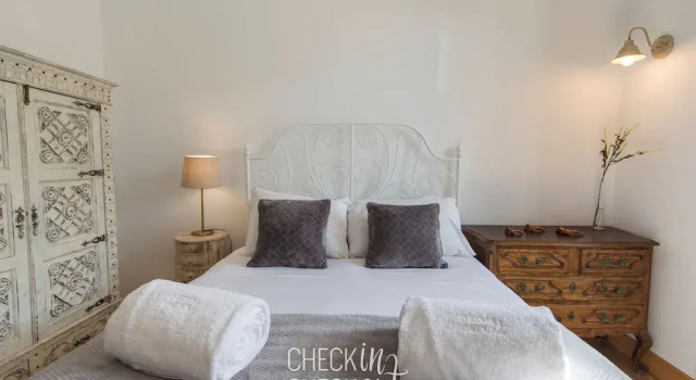 CheckinCheckout - Casa das Murtas, Забронировать Отель Синтра Sintra-Cascais Natural Park, рядом с Церковь Сан-Мартиньйо