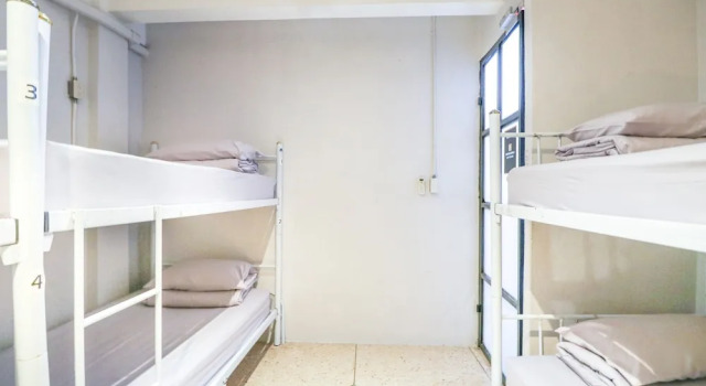 Кровать в общем номере Bangkok Hub Hostel