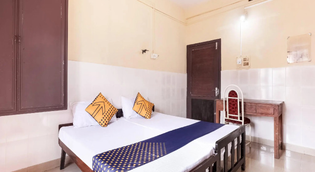 SPOT ON 60665 Royal Tourist Home, Varaa Hotelli Kuttipuram New Delhi