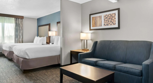 Четырёхместный люкс Best Western Plus Flint Airport Inn & Suites