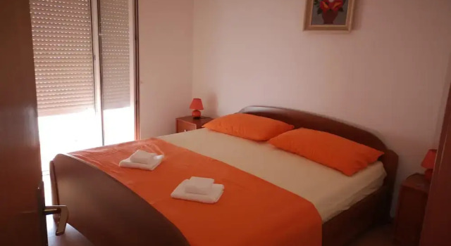 Семейные апартаменты с 2 комнатами с балконом и с видом на сад Apartments Tara