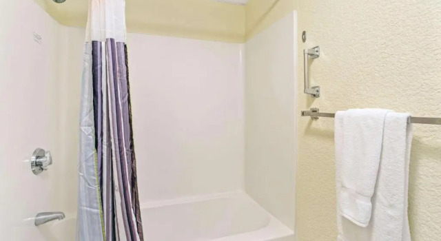 Двухместный Люкс with kitchenette Deluxe c 1 комнатой La Quinta Inn & Suites by Wyndham Boston Somerville