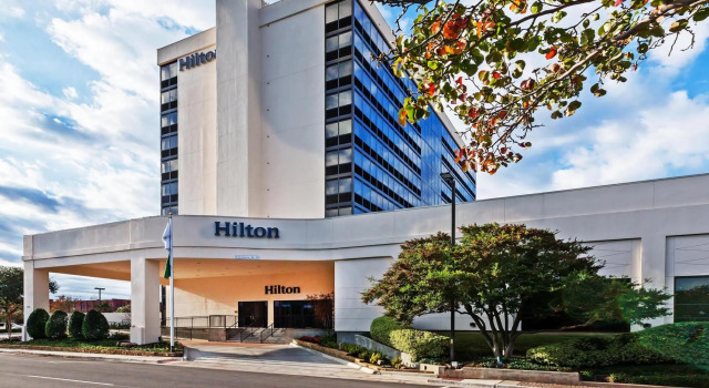 Łóżko w pokoju wieloosobowym Hilton Waco