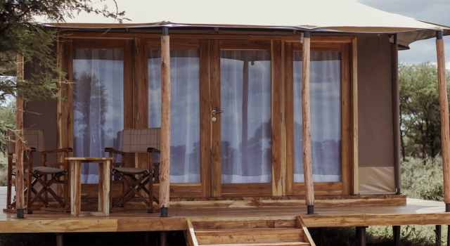 Conserve Safari Central Serengeti Camp, Buchen Sie Campingplatz Fort Ikoma 