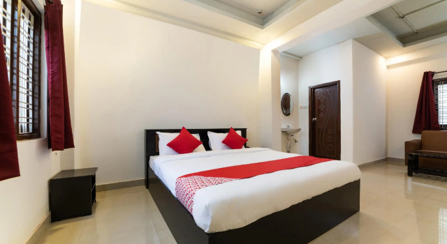 Люкс Standard OYO Flagship 66733 Hotel Fortune Bliss