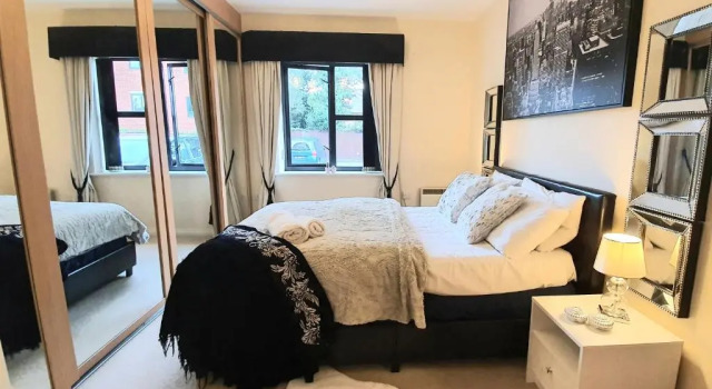 MELTON COURT APARTMENTS 2x 2bed2bath, Varaa Huoneisto Asunnot kohteessa Merseyside, Huoneisto