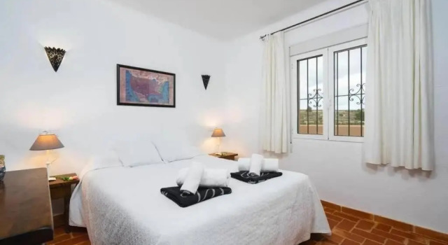 4 persoons bungalow met gemeenschappelijk zwembad, Забронировать Отель Отели в центре Теулада, в центре
