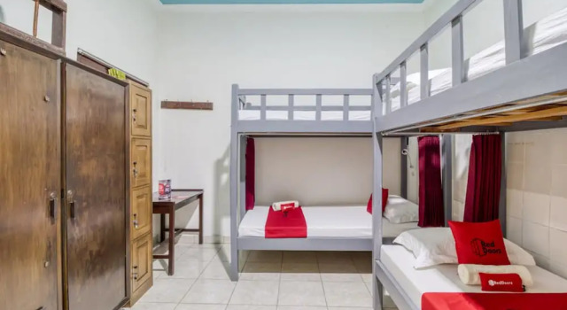 RedDoorz Hostel near Alun Alun Selatan Jogja, Book Hostel / Vandrerhjem Hostels i Kraton, Hostel / Vandrerhjem