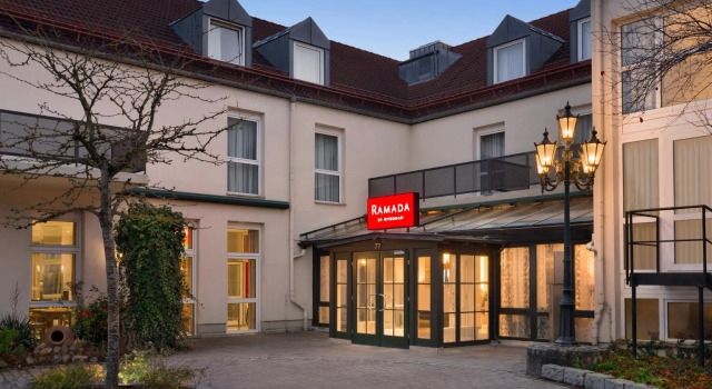 Ramada by Wyndham Muenchen Airport, Varaa Hotelli Hotellit Baijeri pysäköinnillä, Pysäköinti