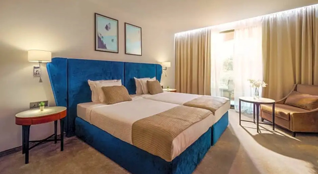 Номер Standard с видом на бассейн Astor Garden Hotel