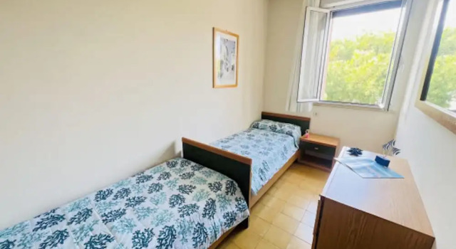 Luminous Flat With Balcony-beahost, Prenota Appartamento Hotel a Veneto con piscina, Piscina