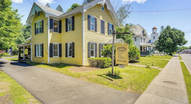 Коттедж 6 Mi to Lake George: Adirondack Home w/ Game Room