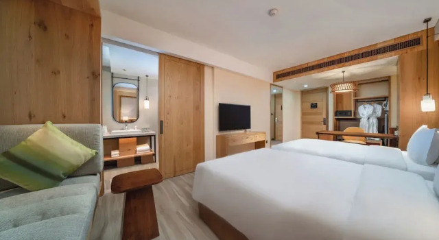 Четырёхместный номер Standard Holiday Inn Jilin Beidahu by IHG