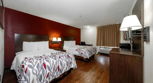 Четырёхместный номер Deluxe Red Roof Inn & Suites Savannah Airport