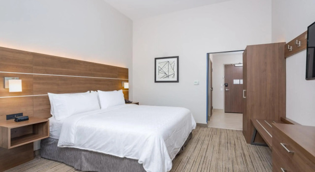 Holiday Inn Express & Suites Elkhart North by IHG, Prenota Hotel Elkhart 