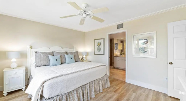 Free Beach Access at this Updated 2 Bed 2 Bath, Забронировать Отель Отели Марко-Айленд с бассейном, рядом с Дом творчества Марко-Айленд, Бассейн