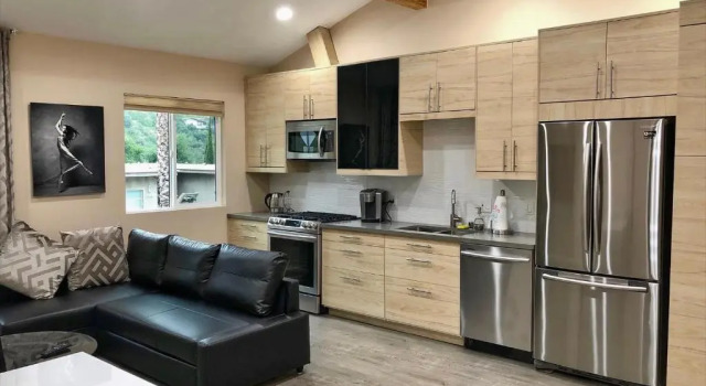 Коттедж c 1 комнатой New Contemporary Guest House in Studio City Hills