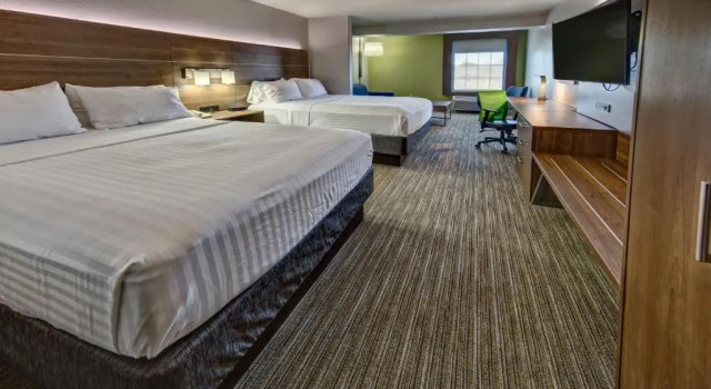 Четырёхместный люкс Holiday Inn Express & Suites Crossville by IHG