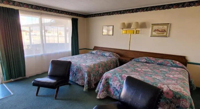 Четырёхместный номер Standard Robin Hood Motel