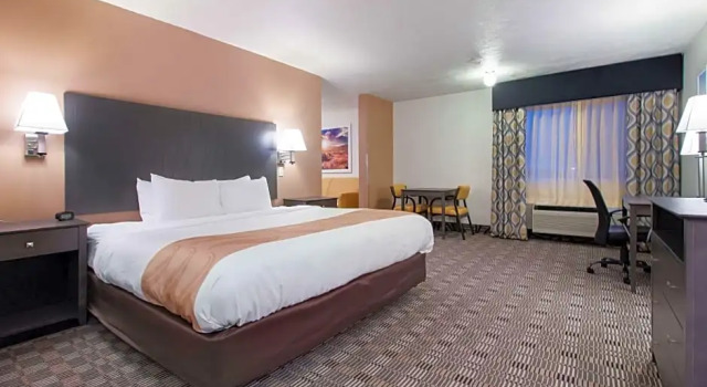 Doppel Suite Quality Inn & Suites