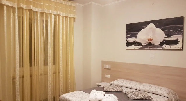 Трёхместный номер Standard с балконом и с видом на озеро Albergo Paradiso
