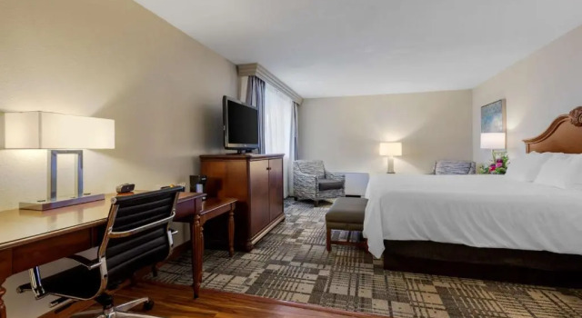 Люкс Best Western Plus Dubuque Hotel and Conference Center