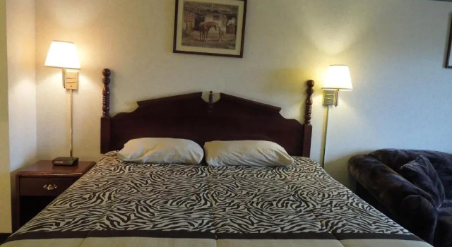 Номер Standard Americas Inn