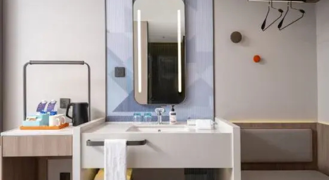 Четырёхместный номер Standard с видом на реку Holiday Inn Express Chongqing Ciqikou Ancient Town by IHG