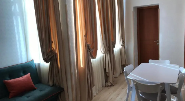 Full Comfort Apartment on Aghmashenebeli, Забронировать Апартаменты/квартира Чугурети Тбилиси, рядом с Концертный зал Тбилиси