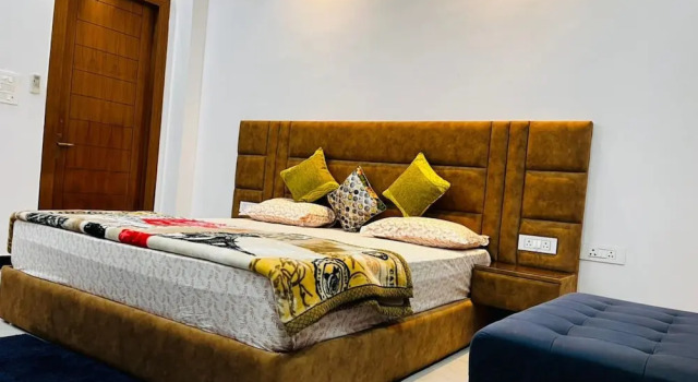 Номер Deluxe Groomgo The Grand Mansion Noida