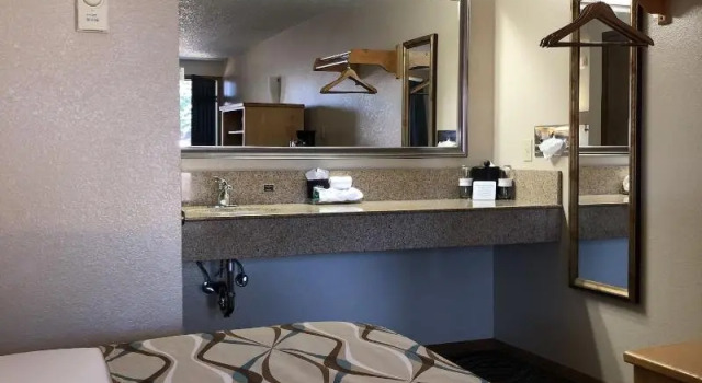 Super 8 by Wyndham Florence OR