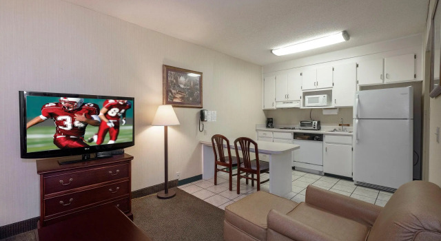 Четырёхместный люкс Red Roof Inn Dothan