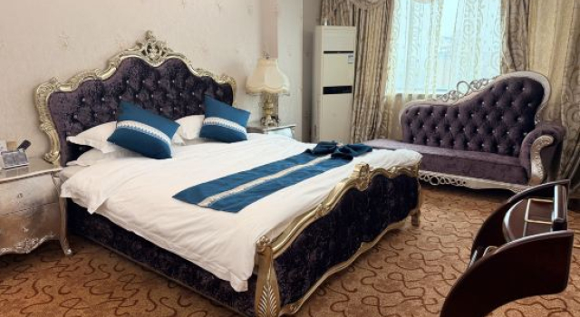 Deluxe Suite Promenade Hotel