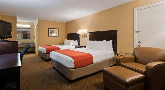 Четырёхместный номер Standard Цокольный этаж SureStay Plus by Best Western Covington
