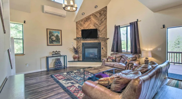 Serene Cabin: Coconino Nat'l Forest View!, Забронировать Отель Хебер 