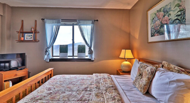 Mg 2B02 Mt Green Renovated 2Br Condo Close To Slopes, Забронировать Отель Отели Киллингтон с парковкой, рядом с Killington Pico Adventure Center, Парковка