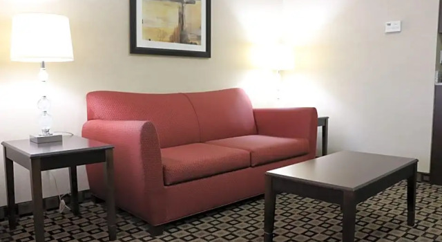 Четырёхместный люкс Holiday Inn Express Hotel & Suites Crawfordsville by IHG