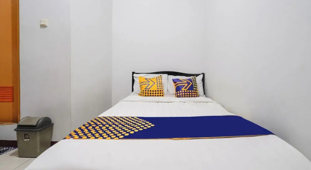 Standard Double room SPOT ON 94139 Nirma Guest House