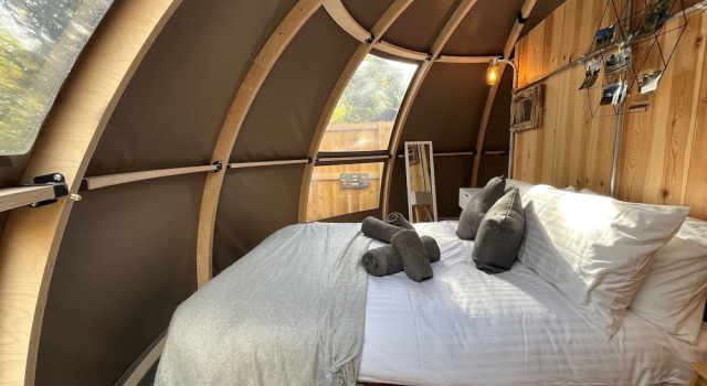 Moonlight Tent, Book Campingplads Carew Glamorgan