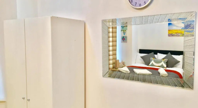 Апартаменты London 2 Bedroom Apartment, Kitchen, Reception and Private Garden