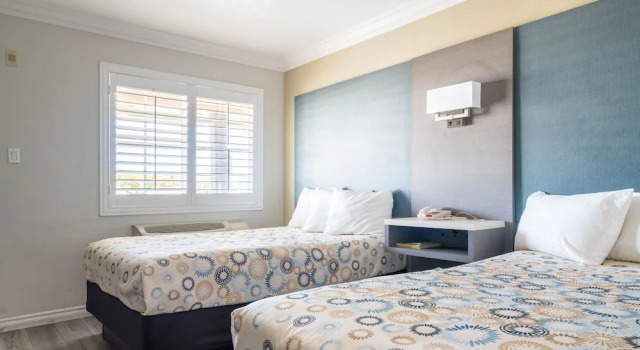 Четырёхместный номер Standard Solaire Inn & Suites