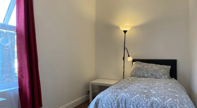 Номер Economy Shirley House 1, No-Frills Guest House, Self Catering, Smart Lock Check-in, Kitchen, Washer, Dryer, Great for Contractors